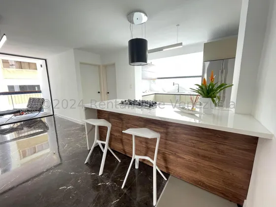 Bello, Moderno, Remodelado, En Excelente Ubicación, Con Pozo. 25-3629