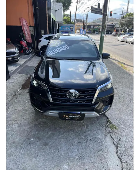 Toyota Hilux Sw4 2.8 D-4d Turbo Diesel Srx 7l 4x4 Automático