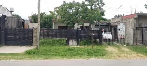Casa En Venta - 3 Dormitorios 1 Baño - Cochera - 687,4mts2 - 9 De Abril