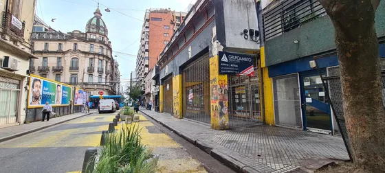Alquiler Amplio Local Comercial. Pleno Centro De Rosario, San Martin Y San Lorenzo.