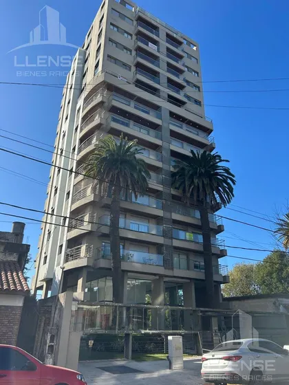 Semipiso De Categoría 4 Ambientes Con 3 Cocheras En Venta  - Quilmes - Alquilado