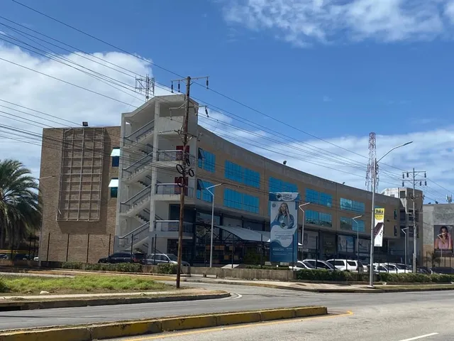 Oficina Con Excelente Vista Y Ubicación,  Amplio Espacio De Oficina En Playa El Ángel.