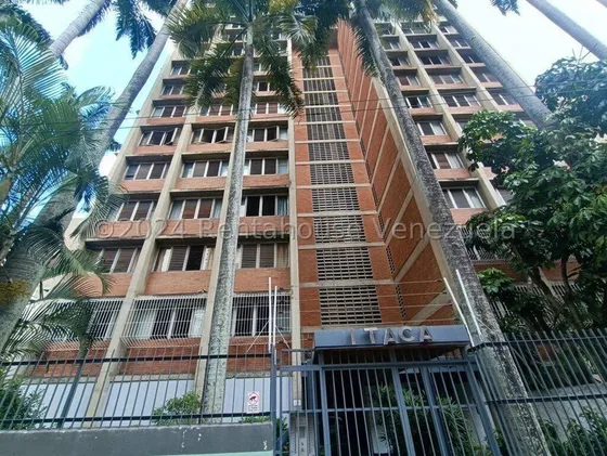 Vendo  Amplio Y  Luminoso Apartamento  Para Remodelar A Su Gusto   Los Palos Grandes !!!!   Haz Tu Cita...!!!