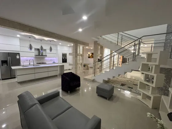 Casa En Venta Con Lujosos Acabados Y Una Excelente Distribución, Lista Para Habitar. (cv)