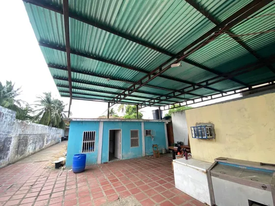Se Vende Parcela Con Casa Y Galpon Vía Alterna Barcelona Anzoátegui