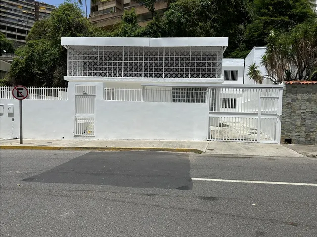 Se Alquila Casa Comercial 323m²  +colinas De Bello Monte 