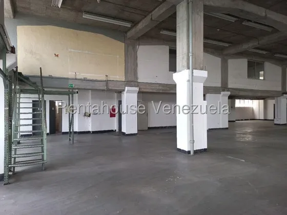 Local En Alquiler En Palo Verder Ideal Para Uso Industrial