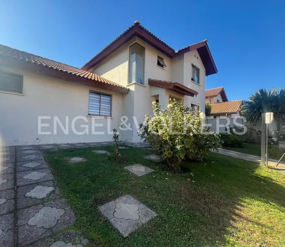 Casa Dos Pisos Y Piscina El Polo