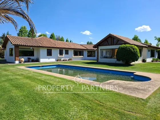 Gran Casa En Exclusivo Sector