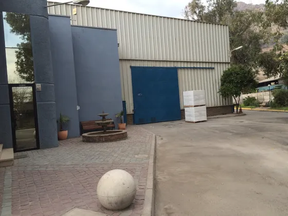 ¡ Excelente Bodega Con Oficinas Amobladas !