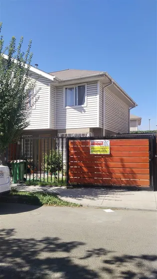 Casa En Venta De 3 Dorm. En Puente Alto