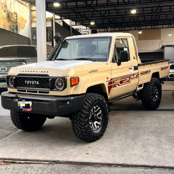 Toyota Land Cruiser Hembrita Lc70