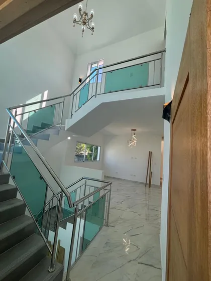 Se Vende Moderna Casa Familiar De 3 Niveles Con Vista Al Mar En Torre Alta, Puerto Plata, Rd.