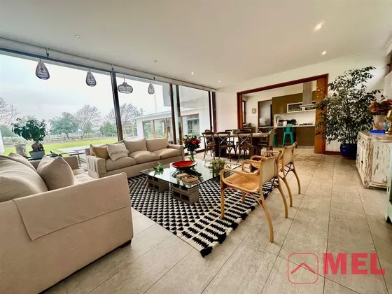 Casa En Venta De 4 Dorm. En Colina