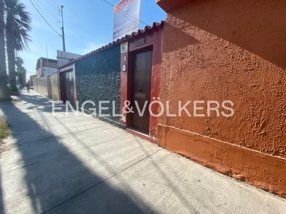 Oportunidad De Gran Casa En Sector Central