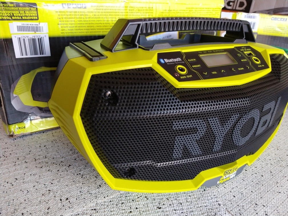 Radio Bocina Ryobi Bluetooth Híbrida Modelo P746 Envío gratis
