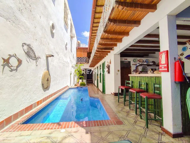 Hortiz En Venta Hermosa Posada Hotel Turístico Casco Histórico Puerto Cabello, Calle Bolívar A Una Cuadra Del Malecón 235271  , 4 Casas Conforman La Posada Con Estacionamiento.