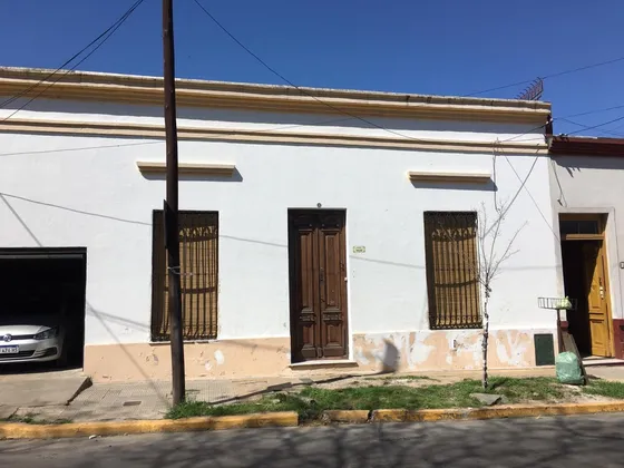 Casona Antigua Para Reciclar En Importante Lote