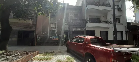 Casona Varios Ambientes En 2 Plantas Alquiler Comercial