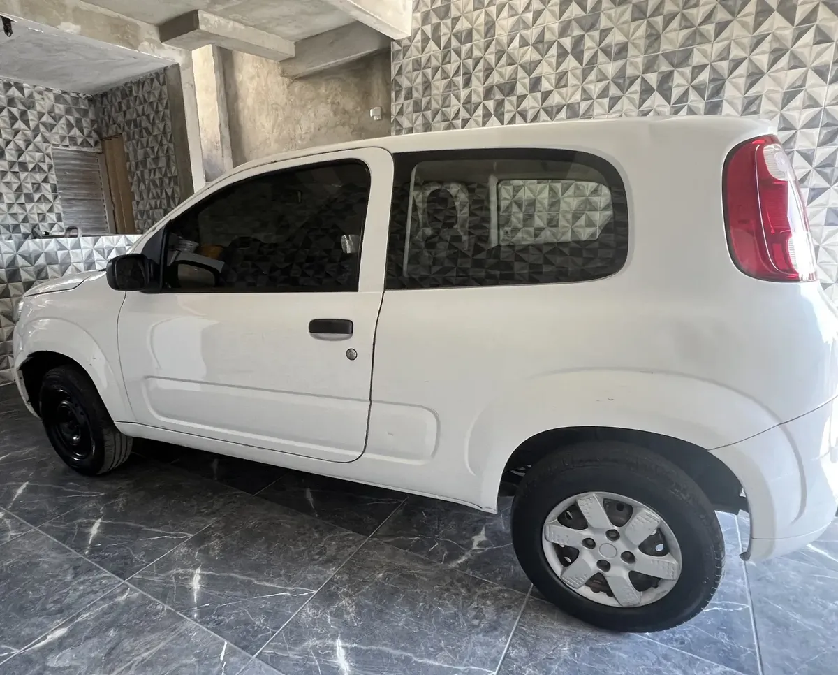 Fiat Uno 2014 1.0 Vivace Flex 3p Fiat Uno 2014 1.0 Vivace Flex 3p