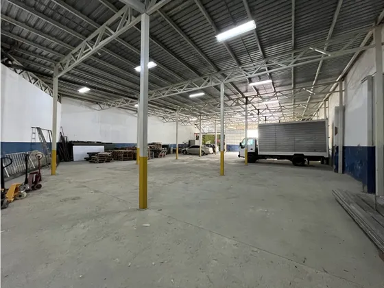 Alquilo Galpon Remodelado De 1200m2 En San Agustin Norte
