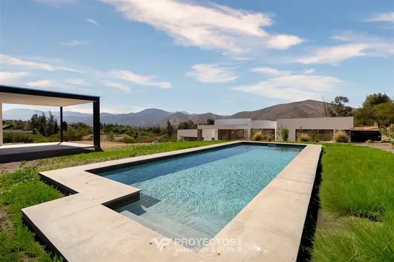 Parcela Con Exclusiva Casa En Venta En Curacaví