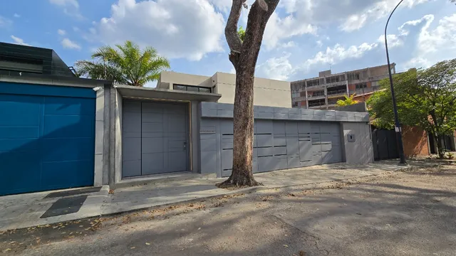 En Venta Casa 500m2 T - 764m2 C 7h/8b/3pe La Castellana