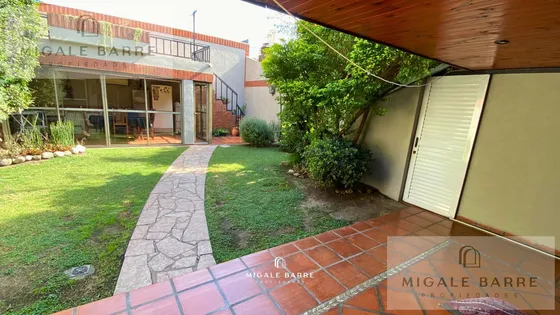 Venta Casa 5 Ambientes En Ramos Mejía  Quincho, Jardín Y Cochera