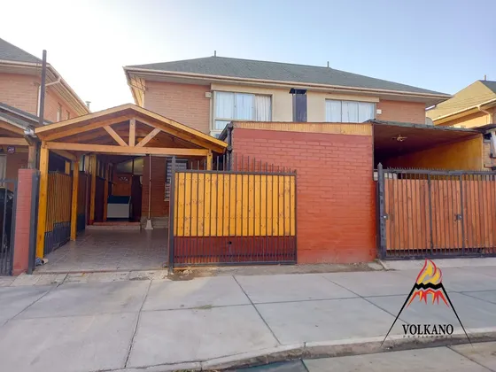 Casa 3d + 3b De Dos Pisos Con Gran Opción Comercial 
