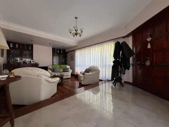 Casa En Venta - 4 Dormitorios 2 Baños - Cocheras - 265mts2 - Mar Del Plata