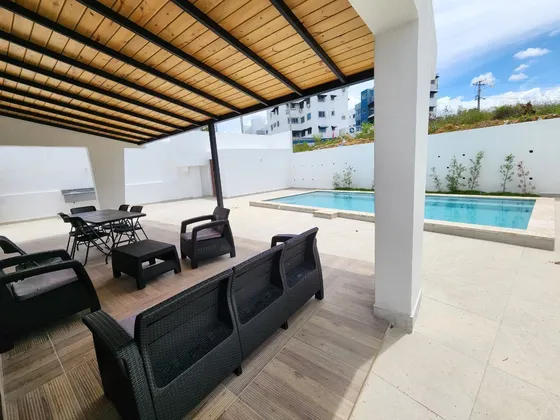 Pent House En Venta, Amplia Terraza, Colinas Del Arroyo Ii