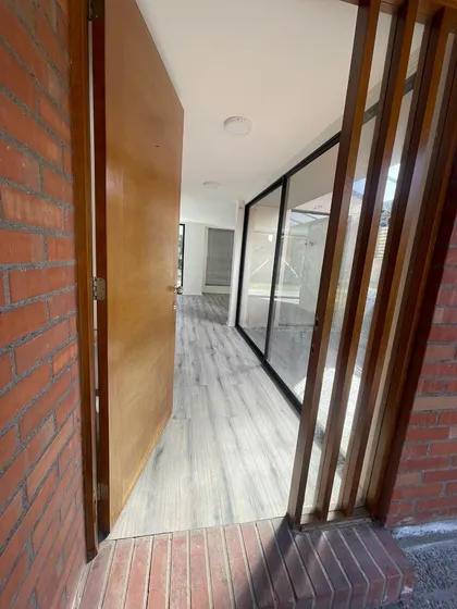 Amplia Y Luminosa! Recien Remodelada! 4 Hab 4 Baños
