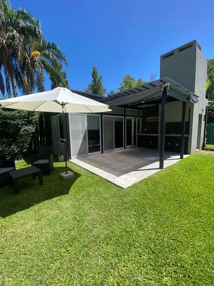 Terreno En Venta En Funes Con Quincho Y Pileta 