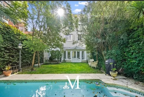 Casa En Venta- Belgrano-zona Embajadas- Pileta Y 3 Cocheras