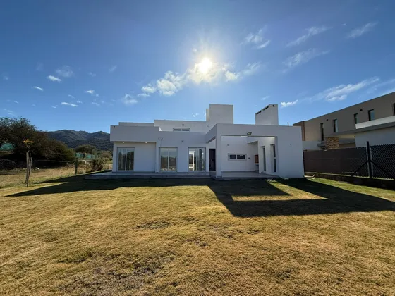 Casa En Alquiler Juana Koslay - Villantonio