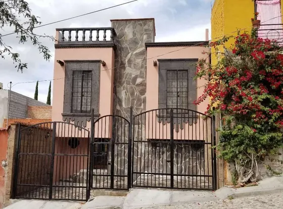 Casa Calandrias: Montes De Loreto, 10 Minutos Caminando Al Centro