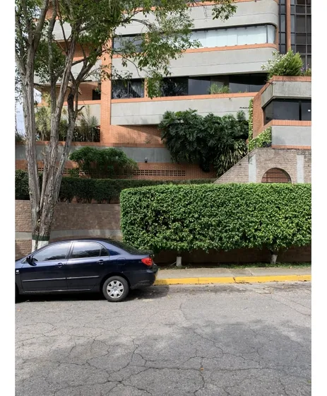 Se Alquila Apto 240m2 3h+s/5b/3p Valle Arriba 7357