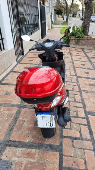 Color Roja, Con Baulera, Única Dueña, Lista Para Transferir