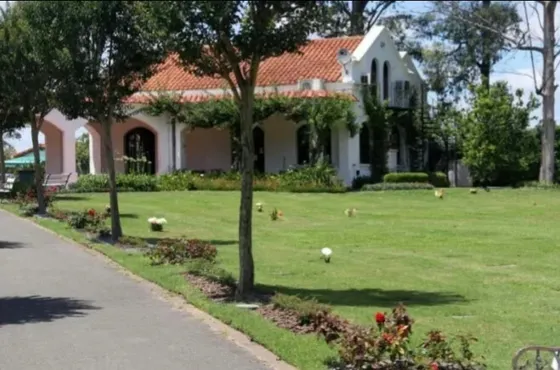 Parcela A Perpetuidad En Cementerio Parque Colonial