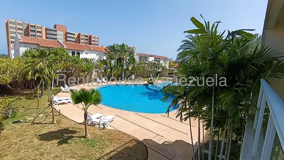 Hermoso Apto, De 72 Mts, En Primer Piso. Cuenta Con Cocina Moderna, Tope De Granito, Comedor, 2 Habitaciones. La Principal Con Baño Vista A Las Areas Sociales, A Pasos De Playa. Inversión Segura. Mas