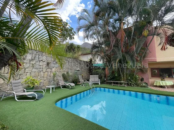 Excelente Casa Quinta En Venta Urb. El Castaño (zona Privada) Maracay , Con Piscina Y Planta Electrica, 24-21124 Mv