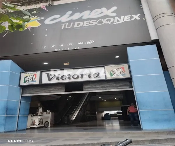 En Venta Local  Cto Comercial Victoria 10mts