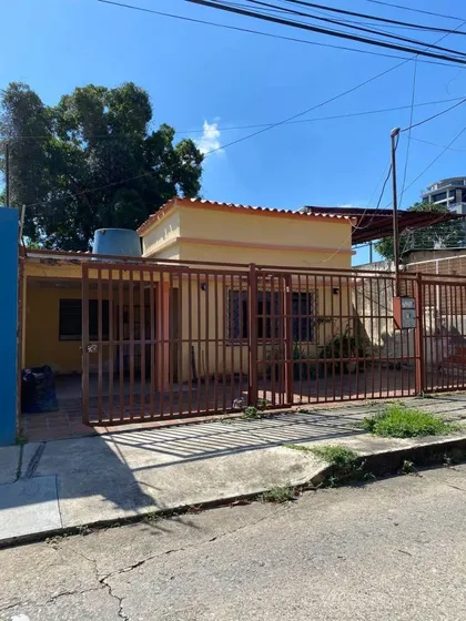 Lm Vende Casa Comercial Urb. La Alegria, Valencia.