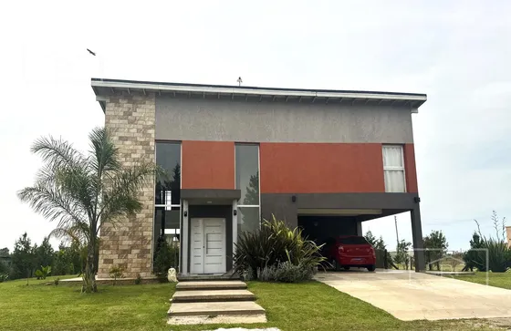 Casa En Venta 3 Amb. En Santo Domingo. Canning -san Vicente
