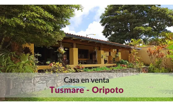 Bella Casa En Venta Con Gran Jardín En Calle Cerrada De Oripoto