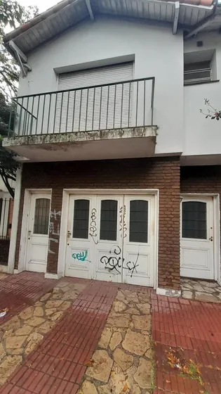Casa En Venta - 3 Dormitorios 3 Baños - 397mts2 - Temperley
