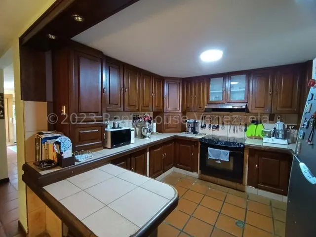 Daniela Linarez Vende Casas Hermosa Espaciosa E Iluminada En Conjunto Privado Del Este De Barquisimeto Posee Amplios Espacios Acabados Elegantes Y Todos Los Servicios Basicos                          