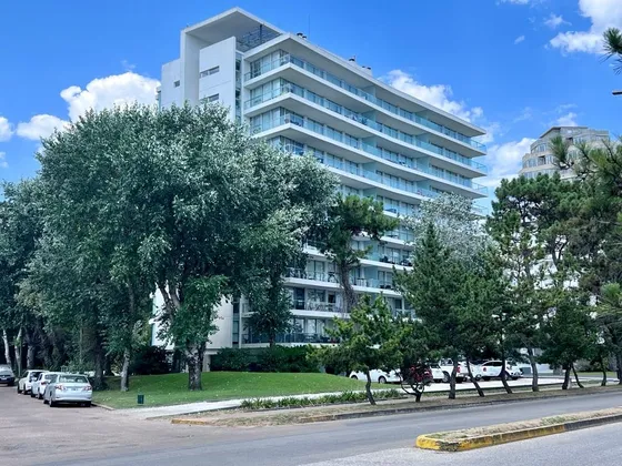 Venta!!! Punta Del Este, Uruguay!! - Edificio Be Punta - 2 Dormitorios +  2 Baños + Balcón - Totalmente Amoblado 