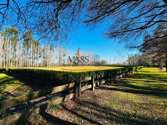 Vass Vende Campo De 10 Ha Con 3 Casas Sólidas En Melipilla