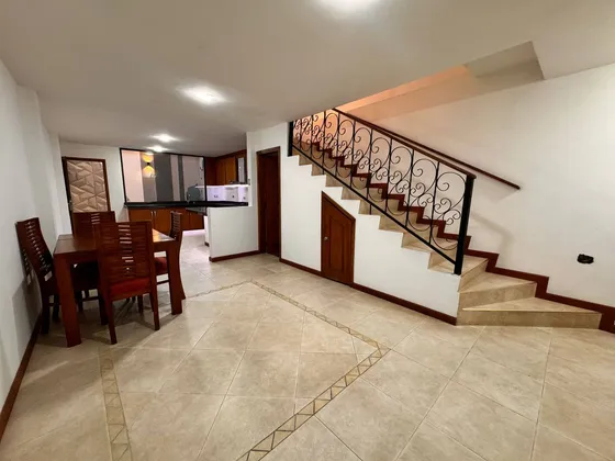 Mg Casa En Alquiler Por Días Laureles De La Castellana